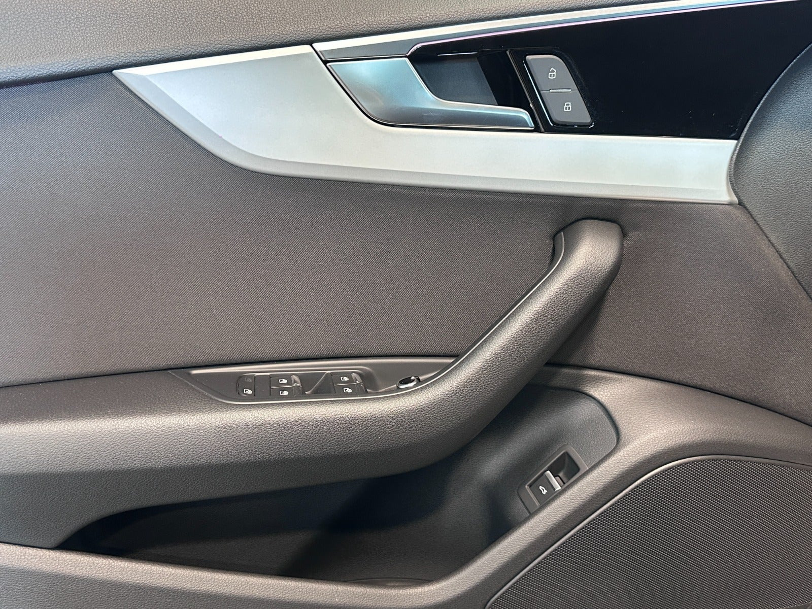 Grå Audi A5 fra 2020
