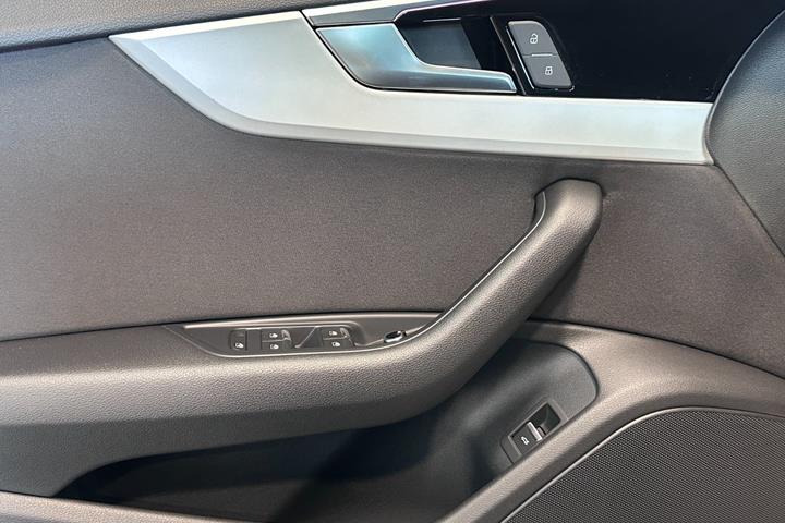 Grå Audi A5 fra 2020