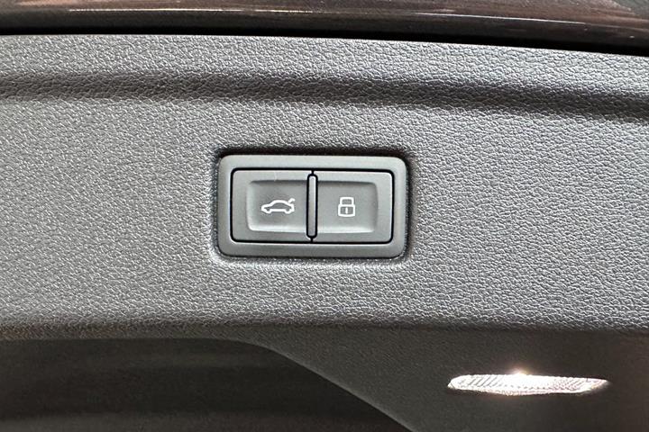 Grå Audi A5 fra 2020