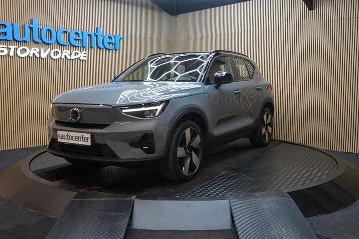 Grå Volvo XC40 fra 2023
