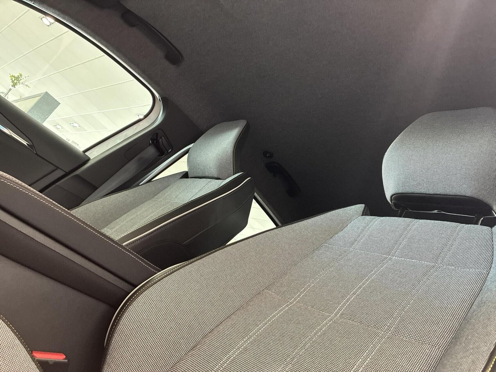 Hvid Renault Megane E-Tech fra 2025