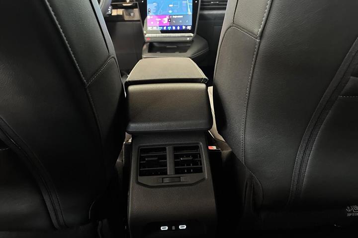 Hvid Renault Megane E-Tech fra 2025