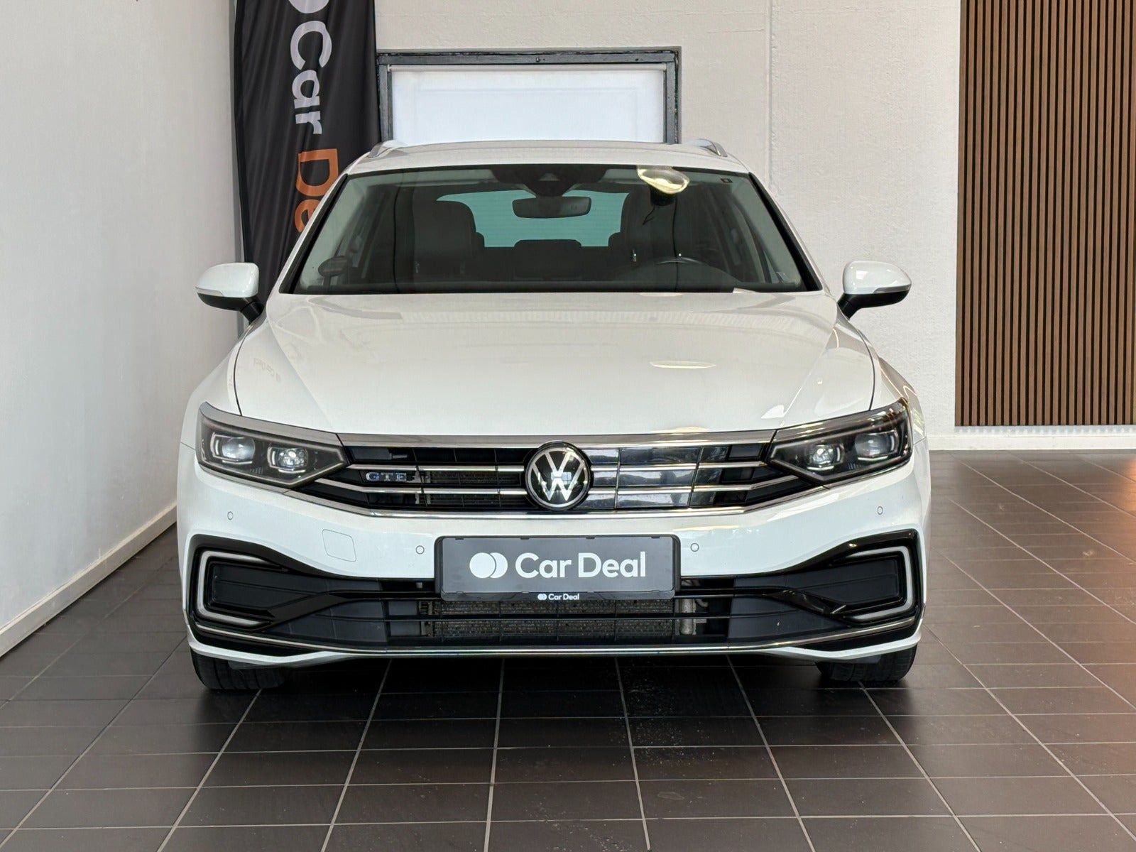 Hvid VW Passat fra 2021