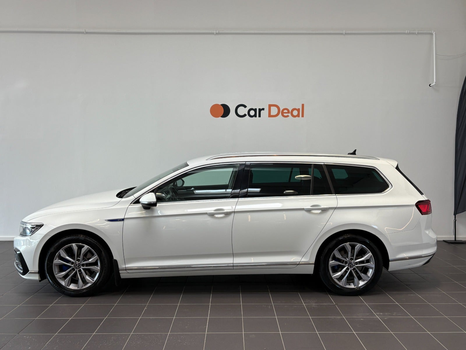 Hvid VW Passat fra 2021