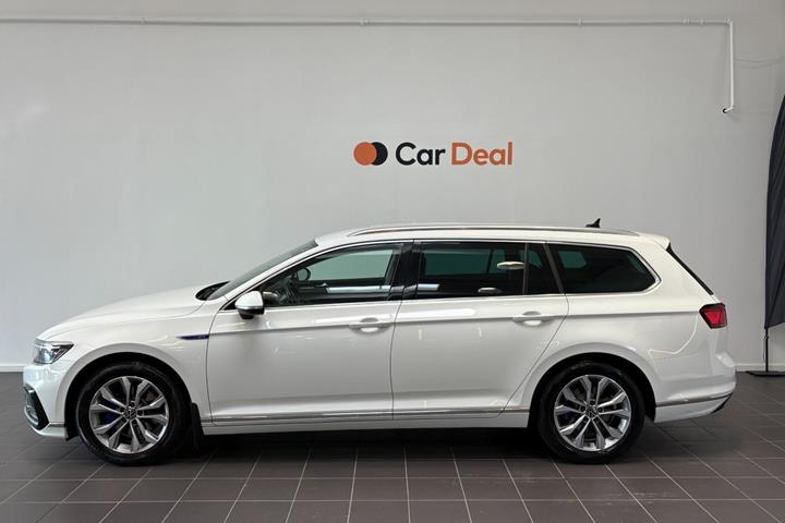 Hvid VW Passat fra 2021
