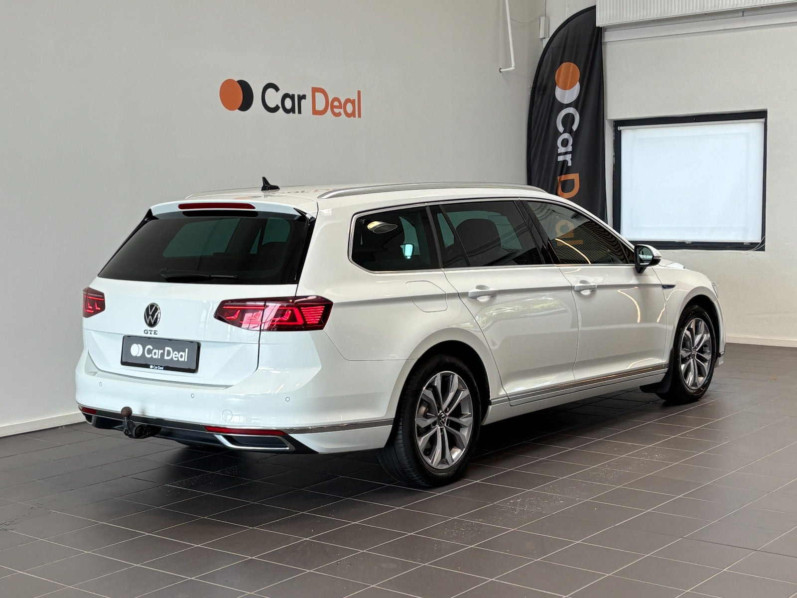 Hvid VW Passat fra 2021