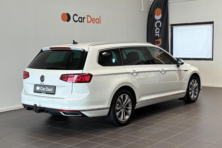 Hvid VW Passat fra 2021