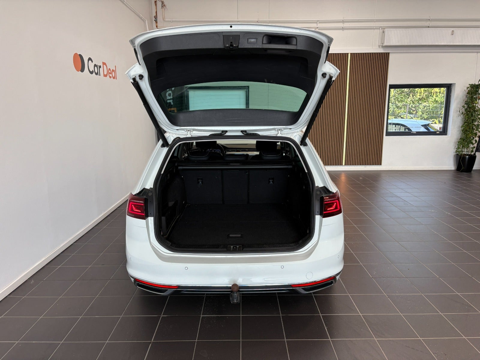 Hvid VW Passat fra 2021