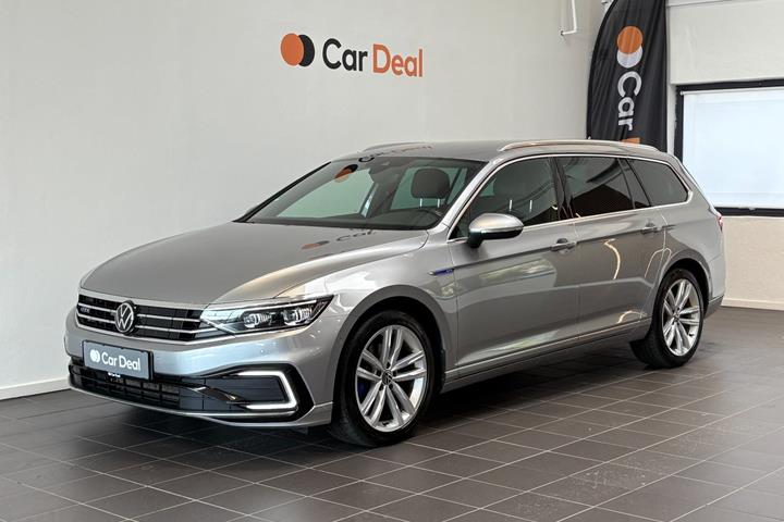 Sølv VW Passat fra 2021