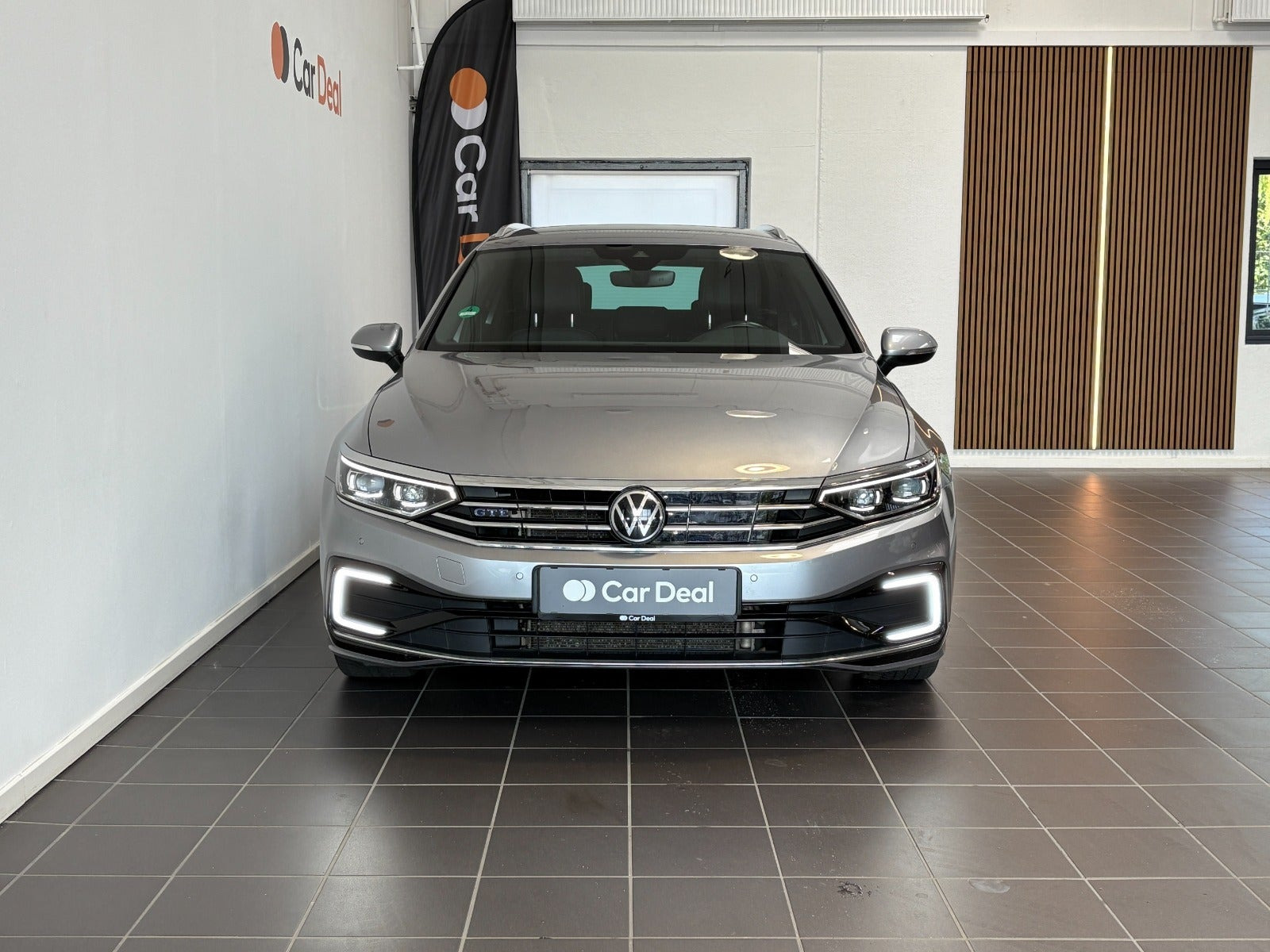Sølv VW Passat fra 2021