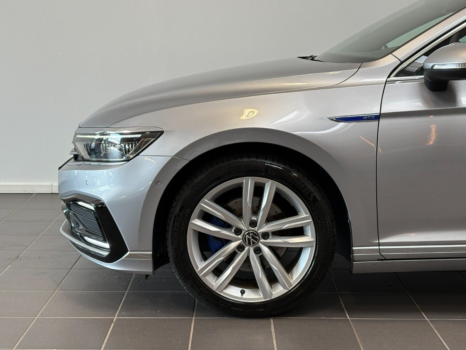 Sølv VW Passat fra 2021