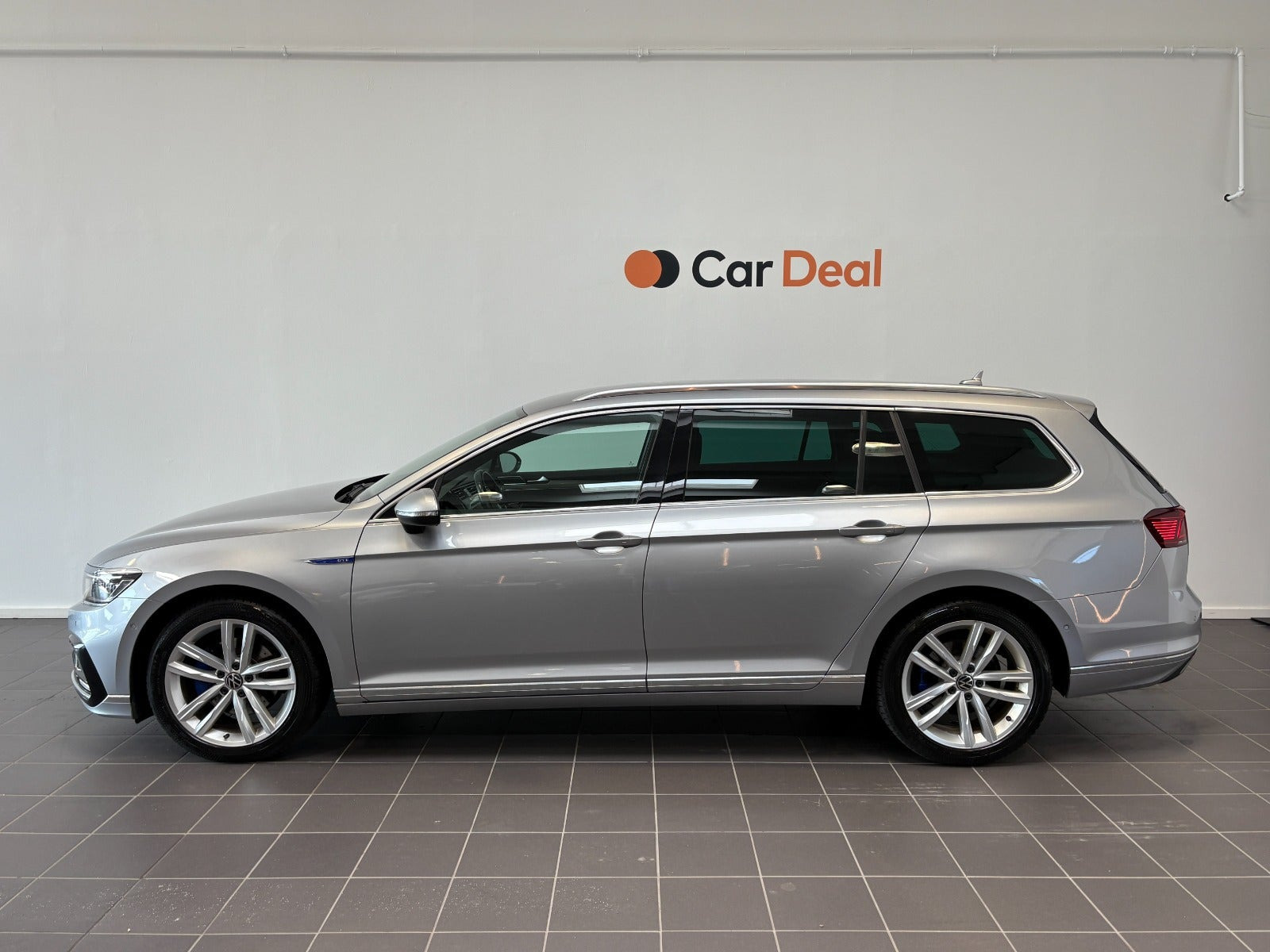 Sølv VW Passat fra 2021