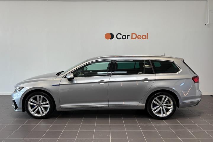 Sølv VW Passat fra 2021