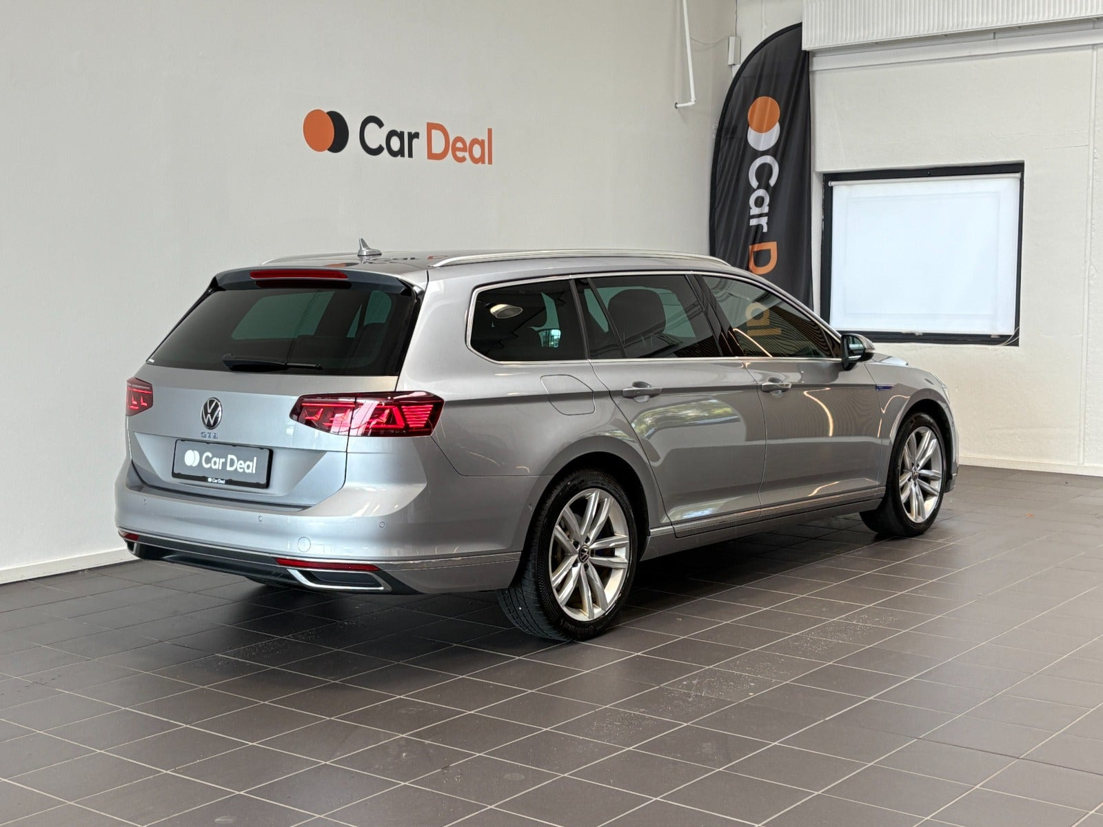 Sølv VW Passat fra 2021
