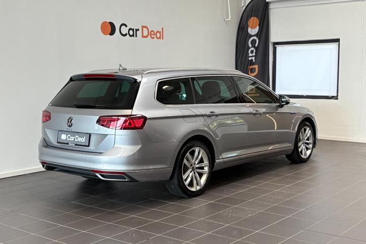 Sølv VW Passat fra 2021