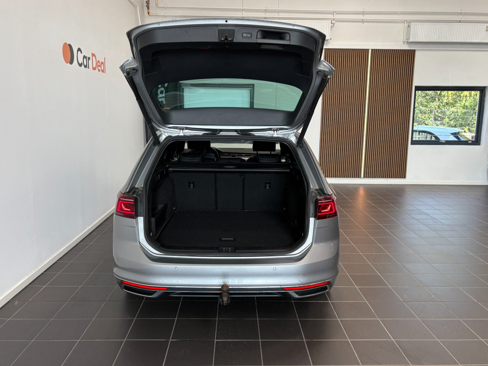 Sølv VW Passat fra 2021