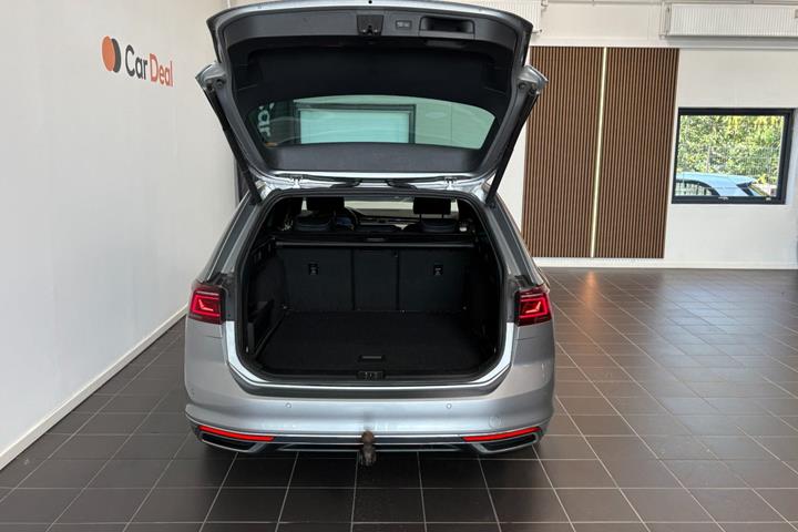 Sølv VW Passat fra 2021