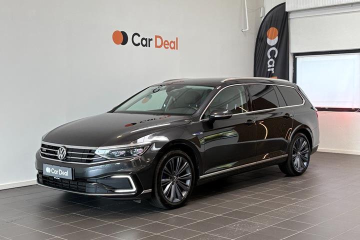 Grå VW Passat fra 2020