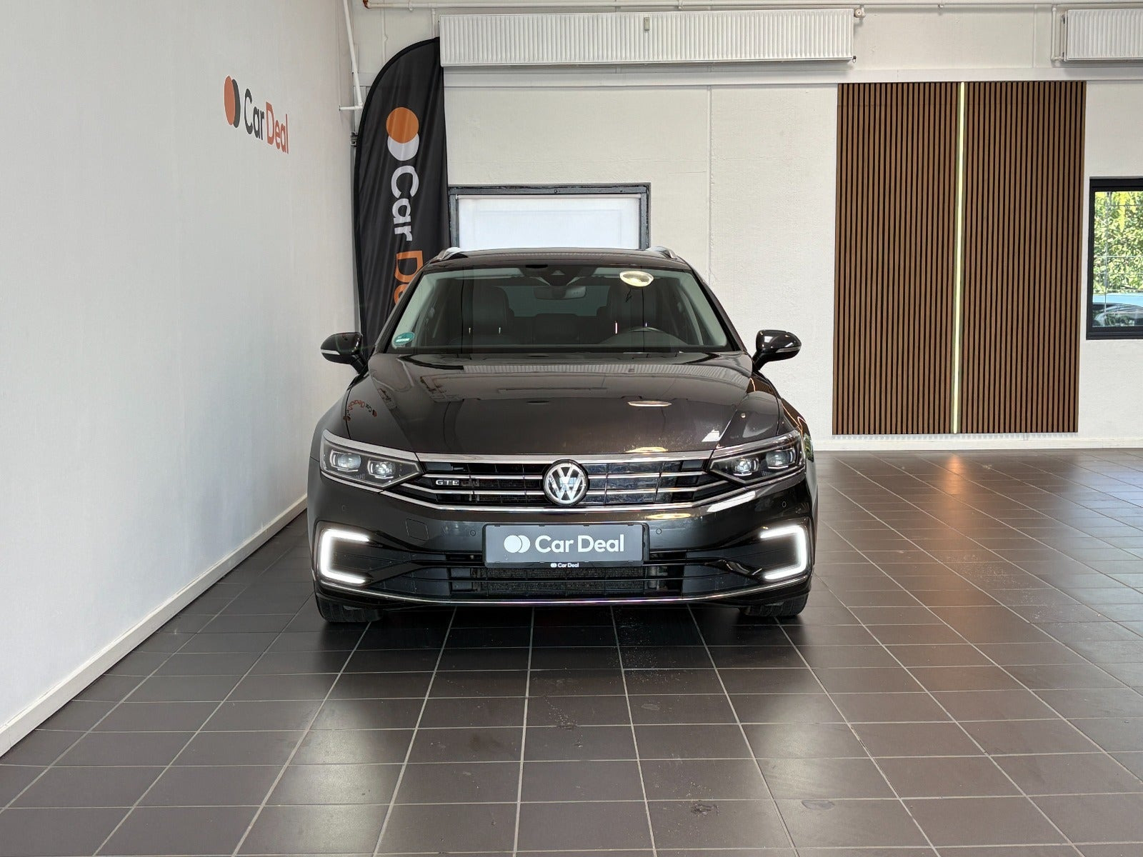 Grå VW Passat fra 2020