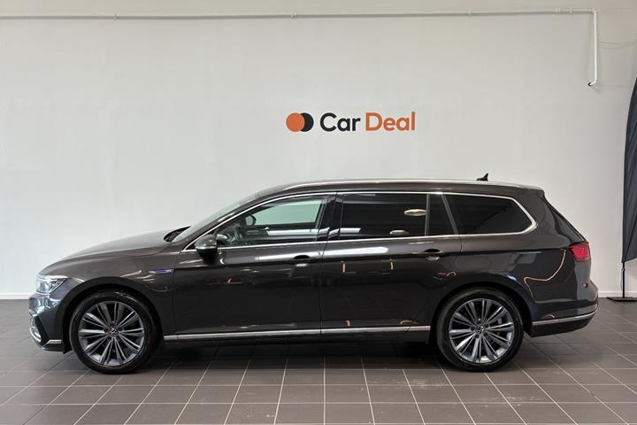 Grå VW Passat fra 2020
