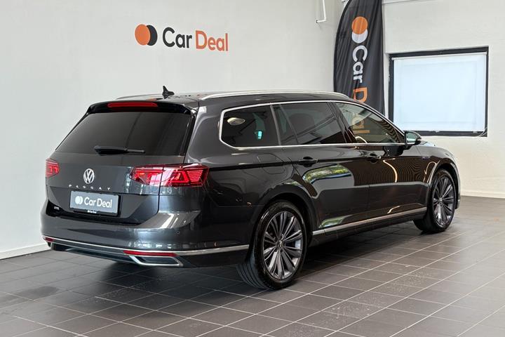 Grå VW Passat fra 2020