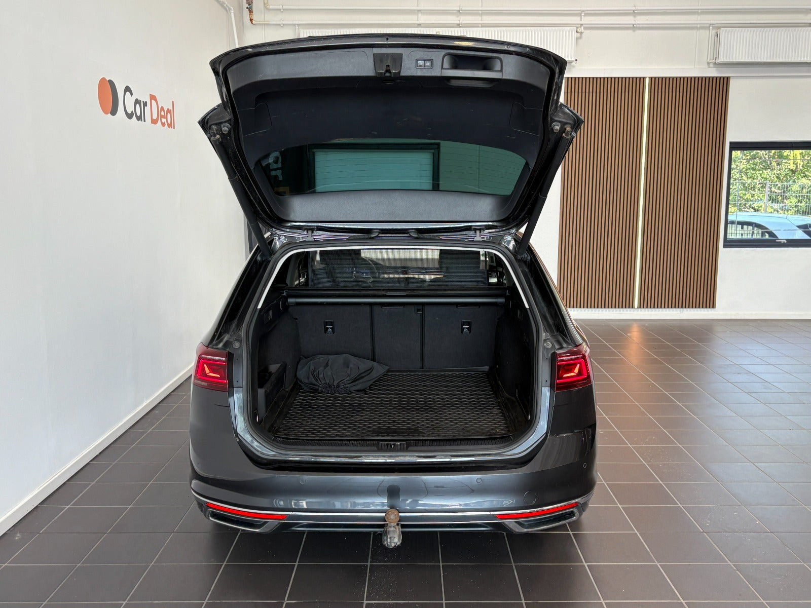 Grå VW Passat fra 2020