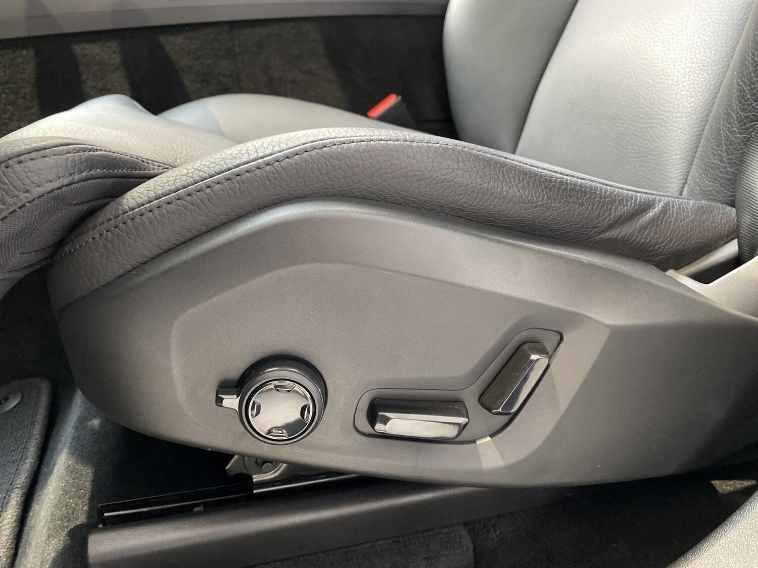 Sort Volvo XC60 fra 2021