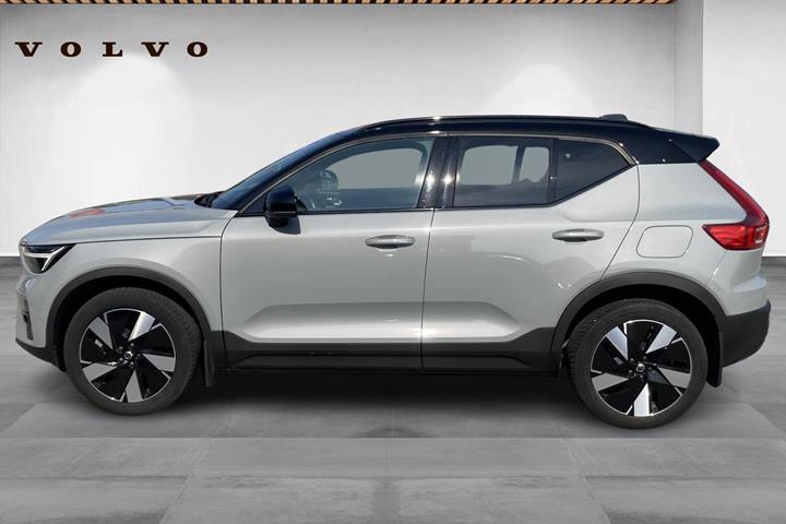 Grå Volvo XC40 fra 2023