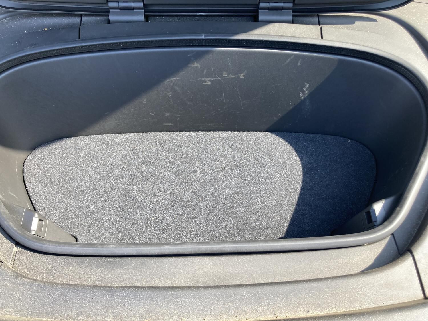 Grå Volvo XC40 fra 2023
