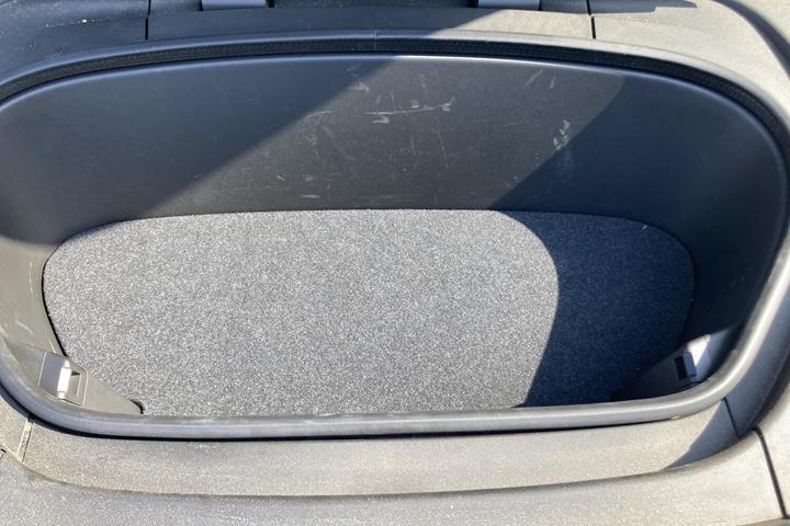 Grå Volvo XC40 fra 2023