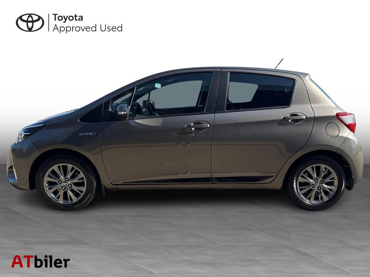 Bronze Toyota Yaris fra 2018