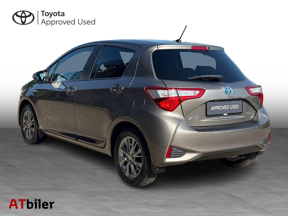 Bronze Toyota Yaris fra 2018