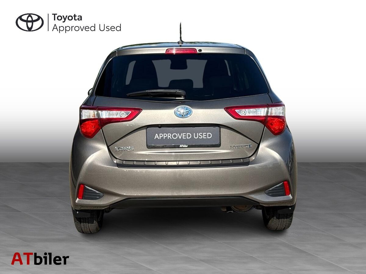 Bronze Toyota Yaris fra 2018