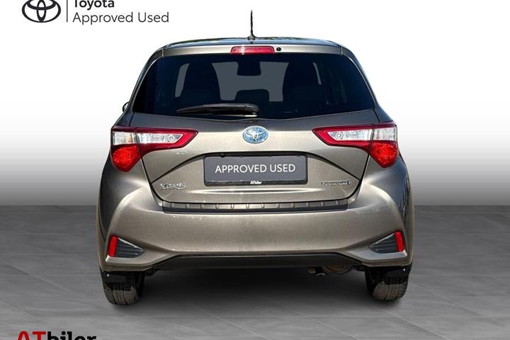 Bronze Toyota Yaris fra 2018