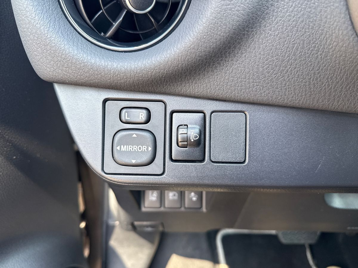 Bronze Toyota Yaris fra 2018