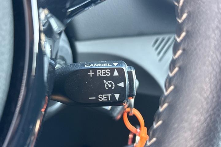 Bronze Toyota Yaris fra 2018