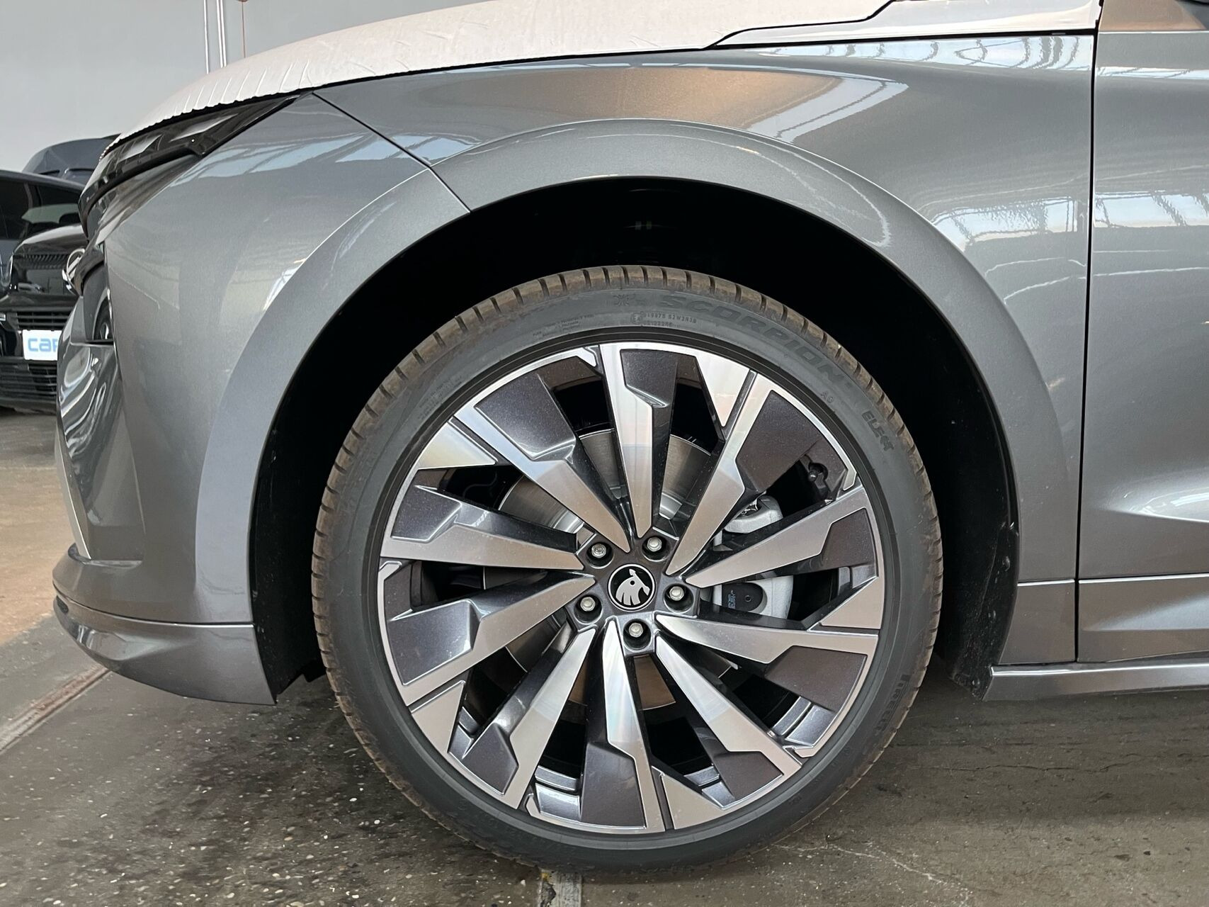 Grå Skoda Enyaq fra 2026