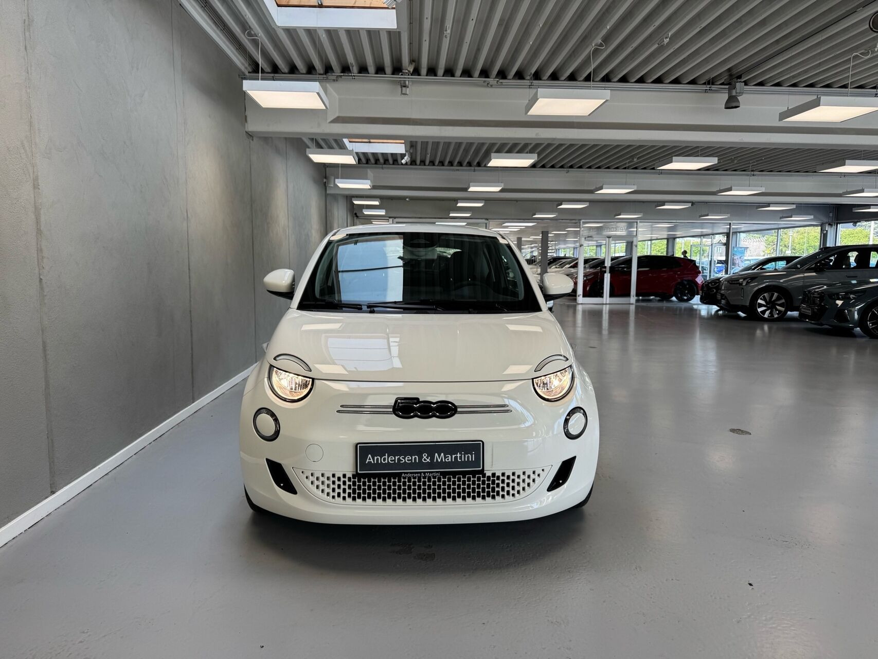 Hvid Fiat 500e fra 2023
