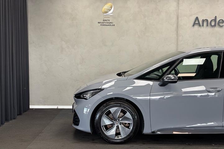 Grå Cupra Born fra 2023