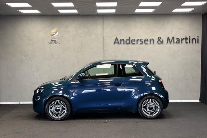 Grøn Fiat 500e fra 2023