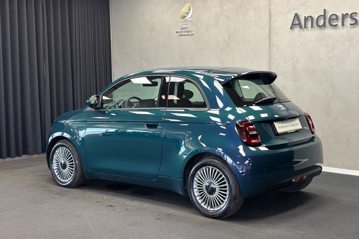 Grøn Fiat 500e fra 2023