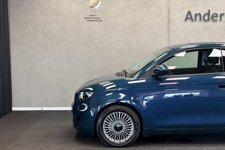 Grøn Fiat 500e fra 2023