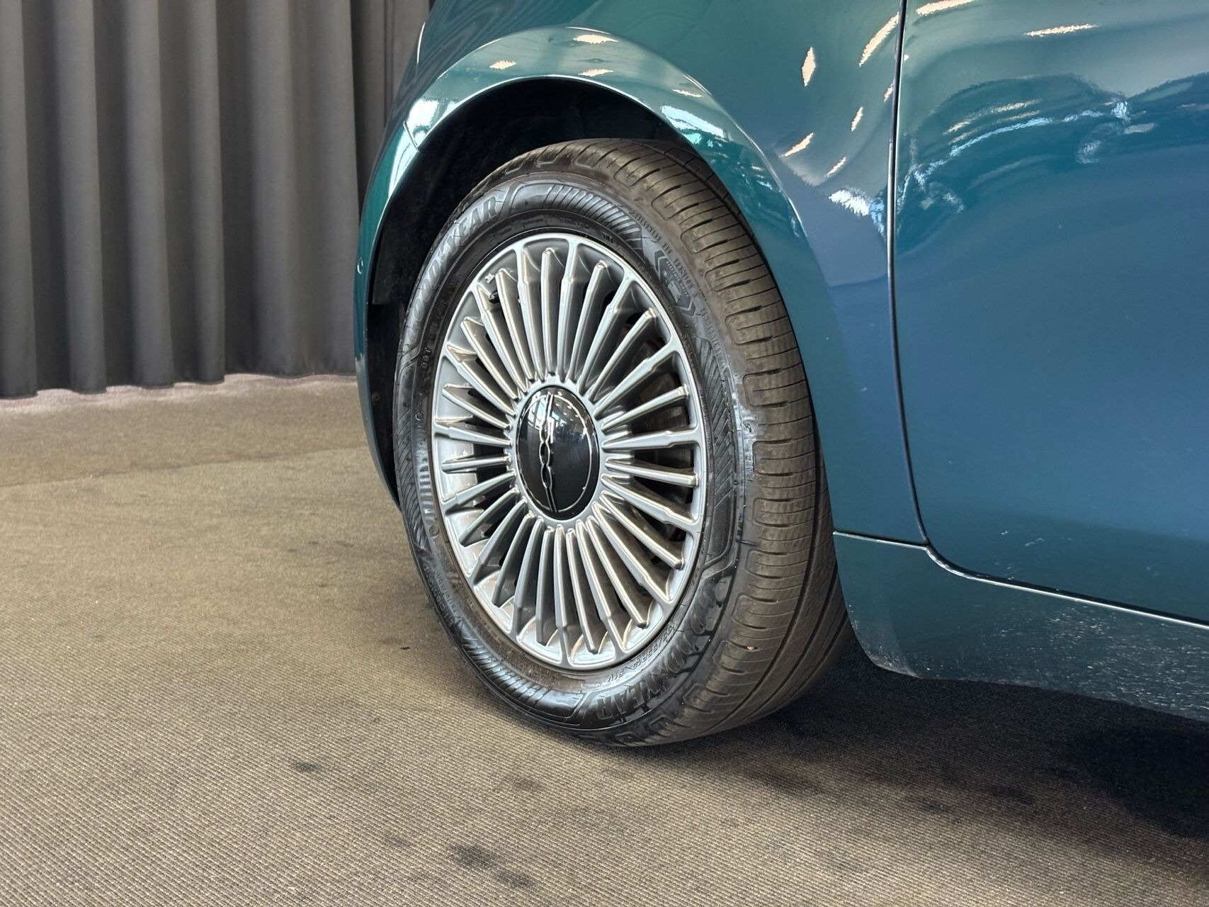 Grøn Fiat 500e fra 2023