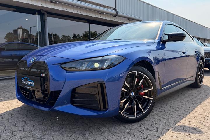 Blå BMW i4 fra 2024