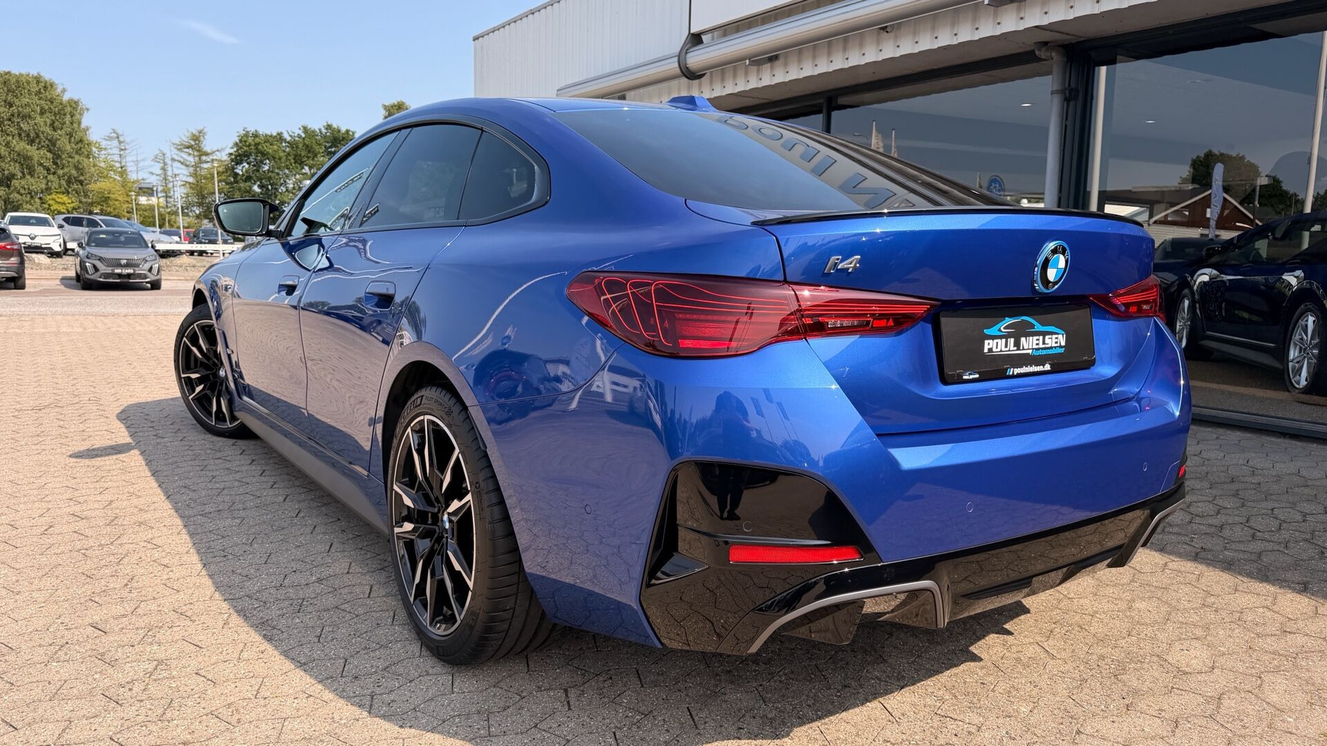 Blå BMW i4 fra 2024