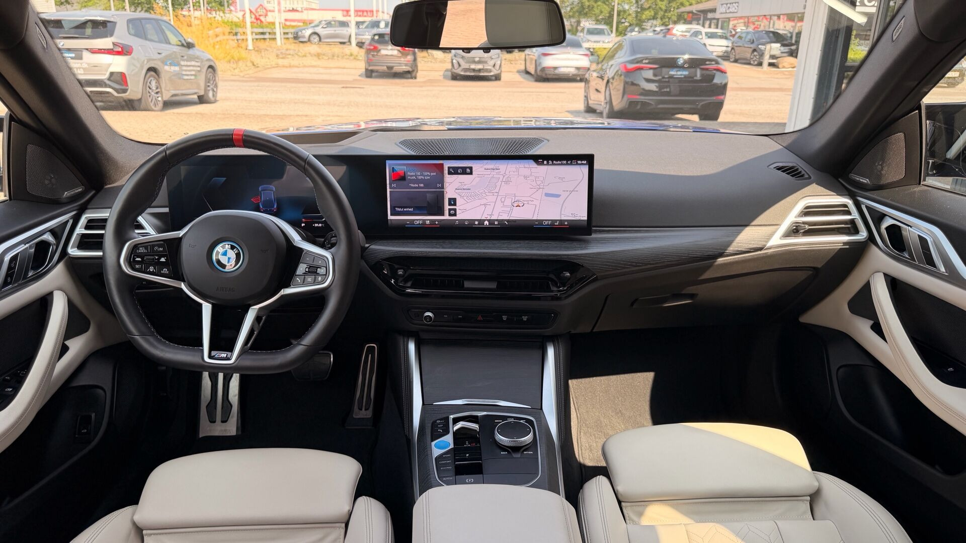 Blå BMW i4 fra 2024