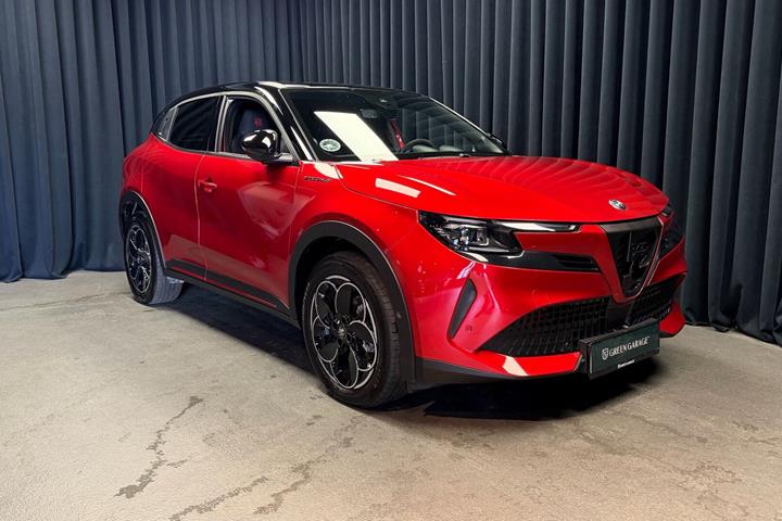 Rød Alfa Romeo Junior fra 2024