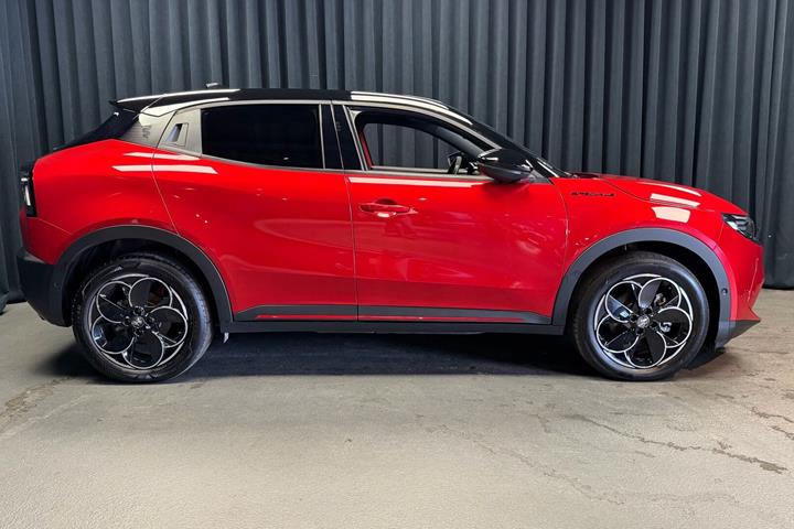 Rød Alfa Romeo Junior fra 2024