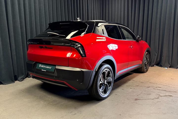 Rød Alfa Romeo Junior fra 2024