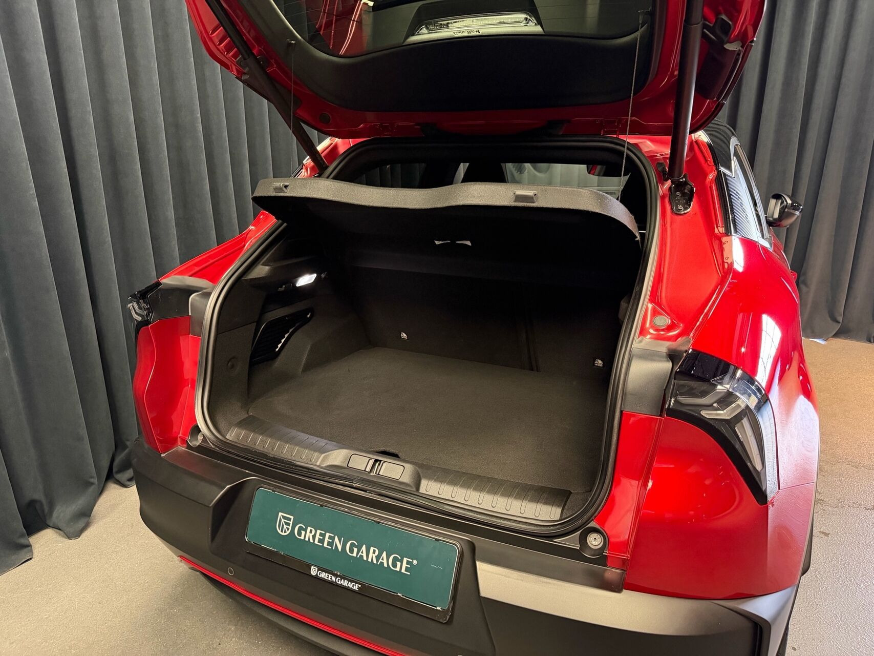 Rød Alfa Romeo Junior fra 2024
